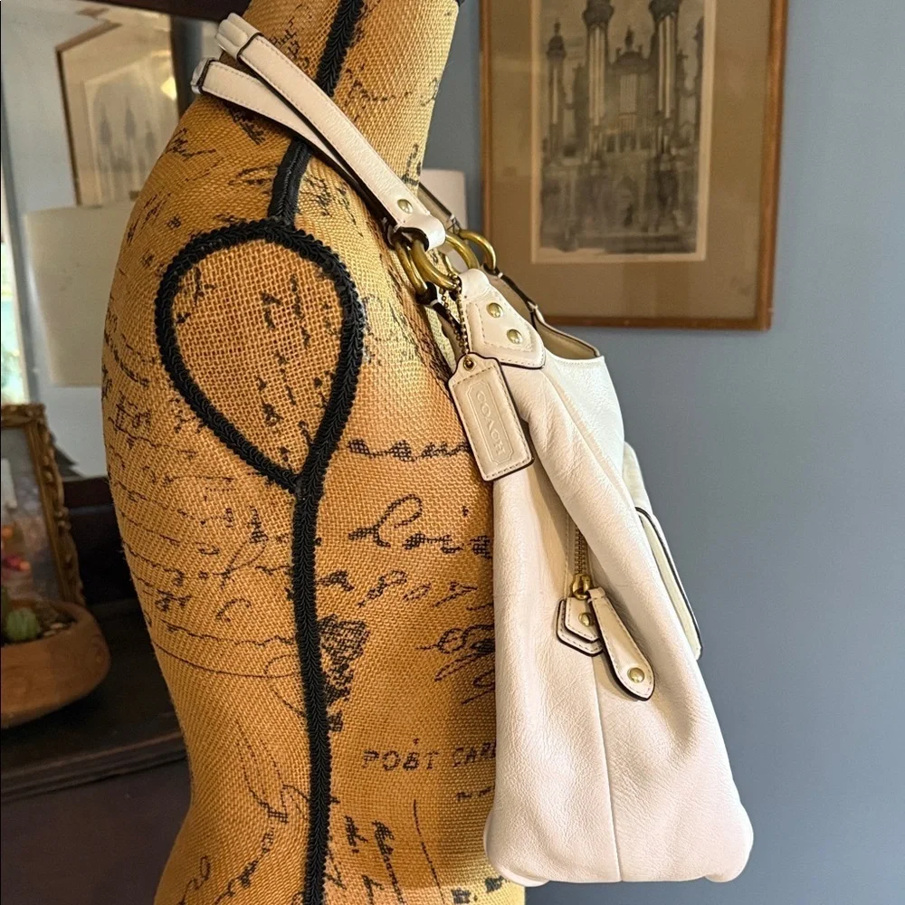 Coach Campbell Triple Entry Pebbled Leather Hobo – Style F24868 in Cream/Ivory